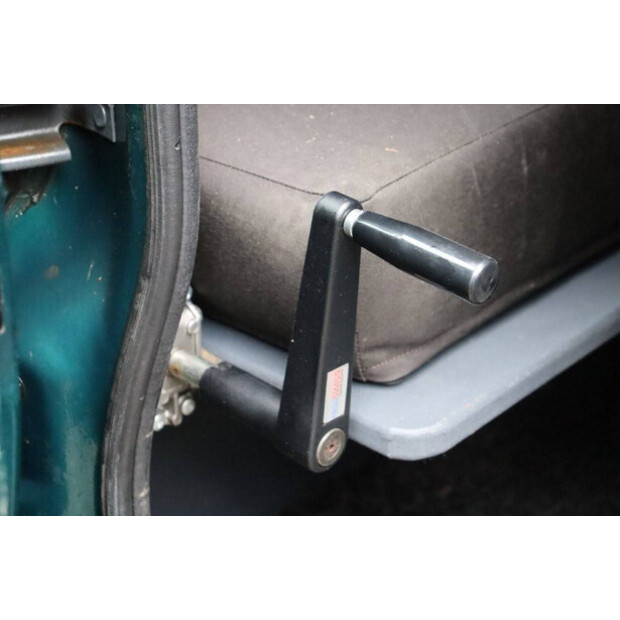 2000 Chevrolet Chevy Van-44523578