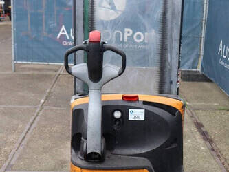 2015-still-exv-12-1398050-44523684