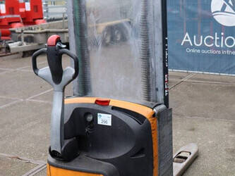 2015-still-exv-12-1398050-44523685