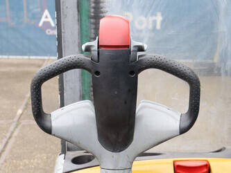 2015-still-exv-12-1398050-44523695