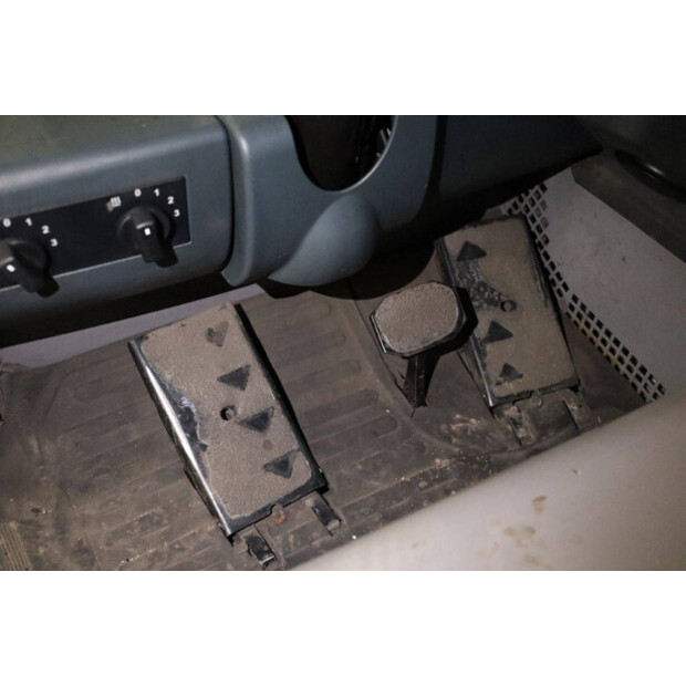 2018 Jungheinrich EFG 320-44524092