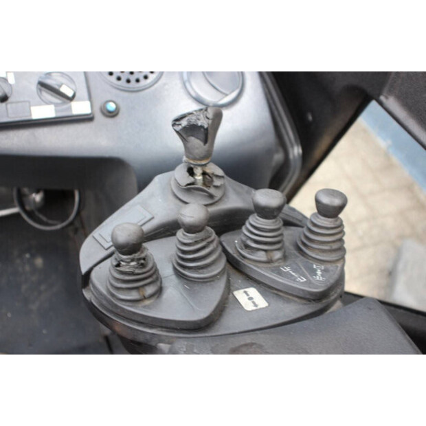 2011 Linde H25D-44524495