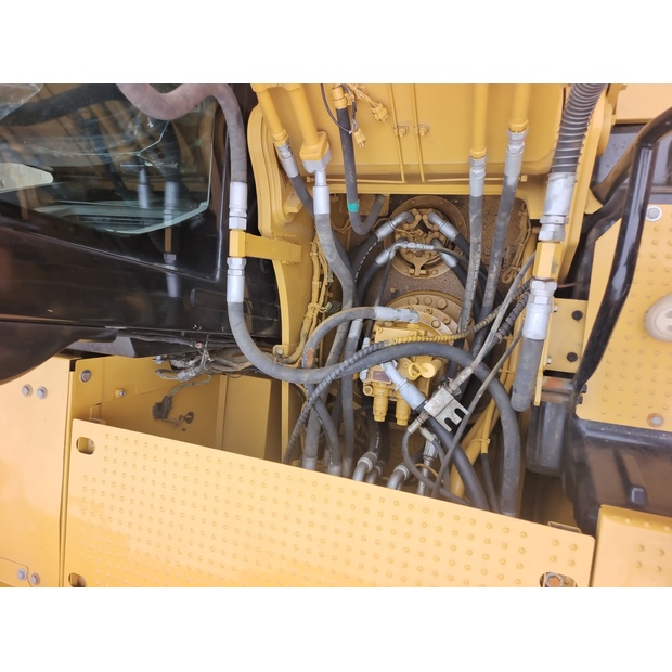 2024 كاتربيلر 323GC-44538614