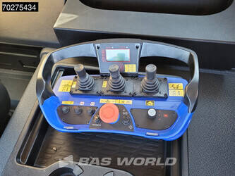 2023-mercedes-benz-arocs-3348-1256286-44539005