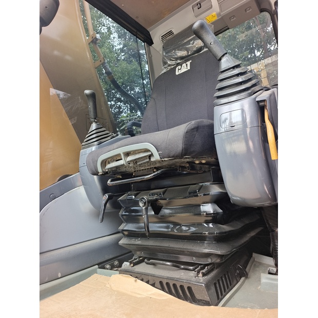 2024 Caterpillar 324D-44539624