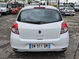 2011-renault-clio-1398346-44555808