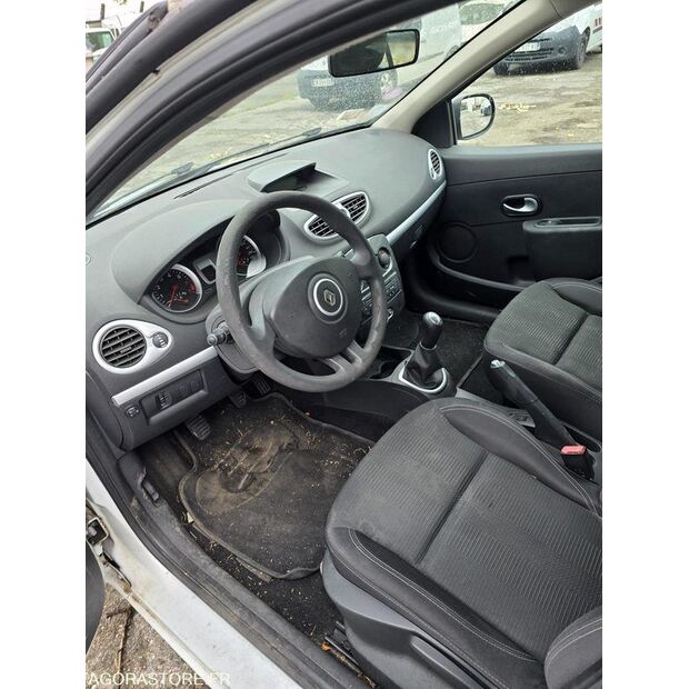 2011 رينو Clio-44555814