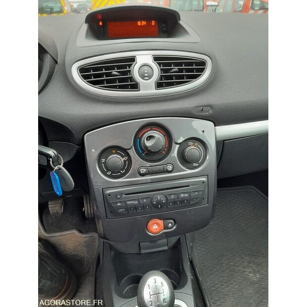 2011 Renault Clio-44555912