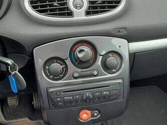 2011-renault-clio-1398359-44555912