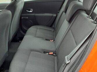 2011-renault-clio-1398359-44555914