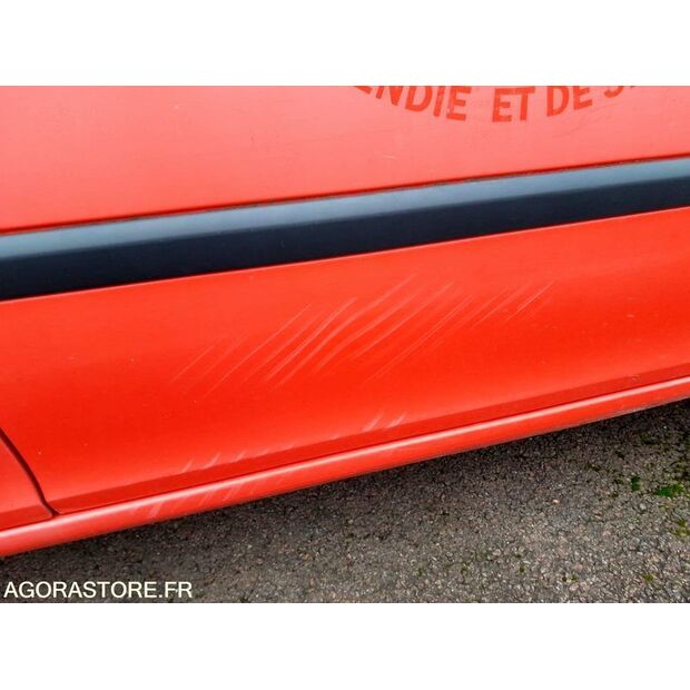 2011 Renault Clio-44555918