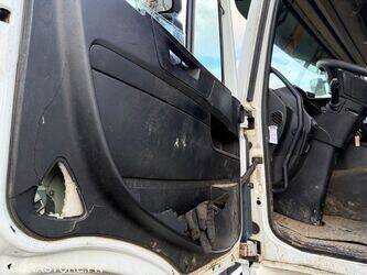 2012-iveco-440s46-44555957