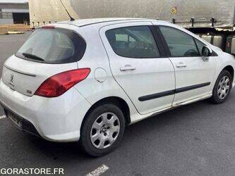 2011-peugeot-308-1398370-44556037