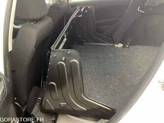 2011-peugeot-308-1398370-44556044