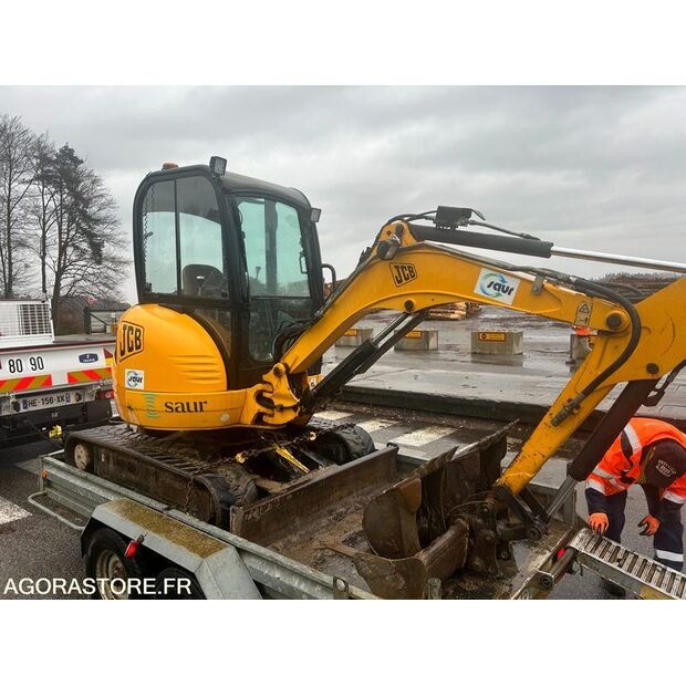 2009 جيه سي بي 8025-44556173