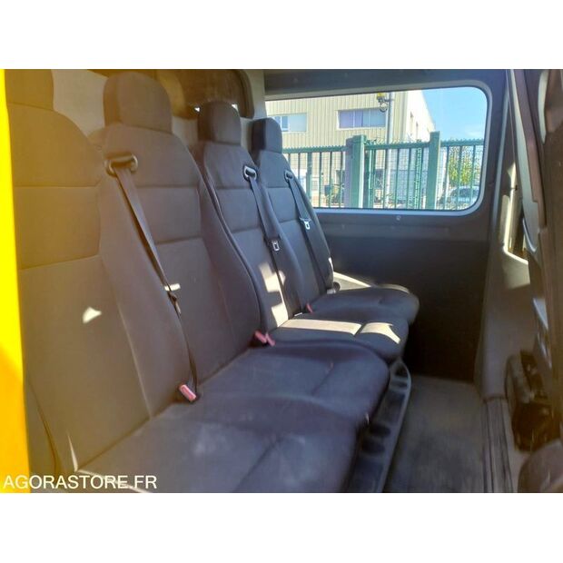 2016 رينو Master-44556181