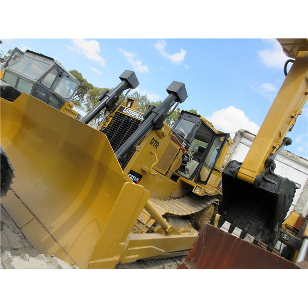 2023 كاتربيلر D7R-44558213