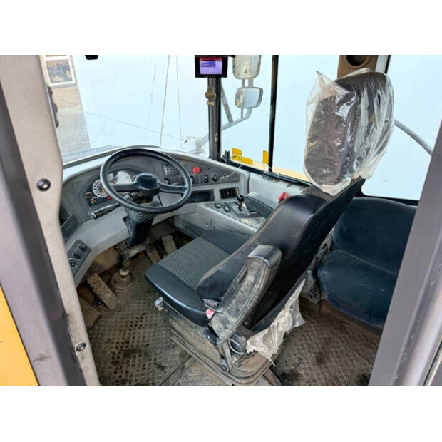 2013 فولفو A30F-44558887