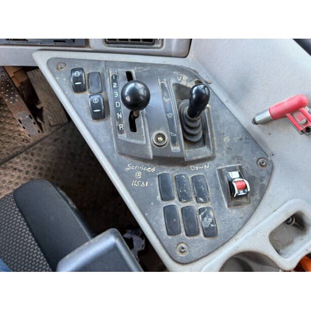 2013 فولفو A30F-44558889