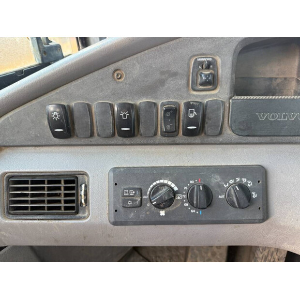 2013 فولفو A30F-44558891