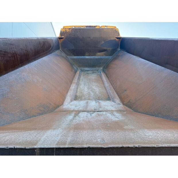 2013 فولفو A30F-44558899