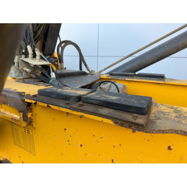 2013 فولفو A30F-44558903