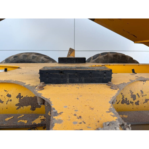 2013 فولفو A30F-44558904