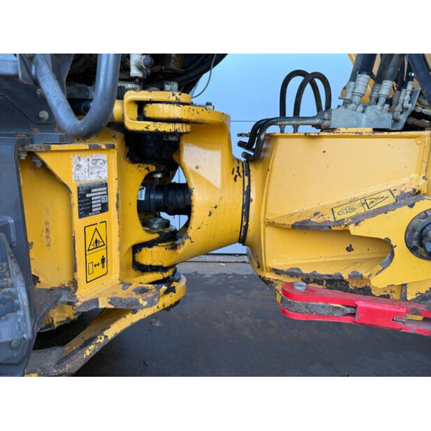 2013 فولفو A30F-44558906