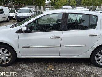 2011-renault-clio-1398346-44575064