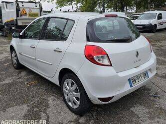 2011-renault-clio-1398346-44575065
