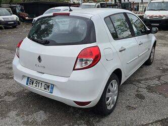 2011-renault-clio-1398346-44575083