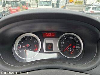 2011-renault-clio-1398346-44575111