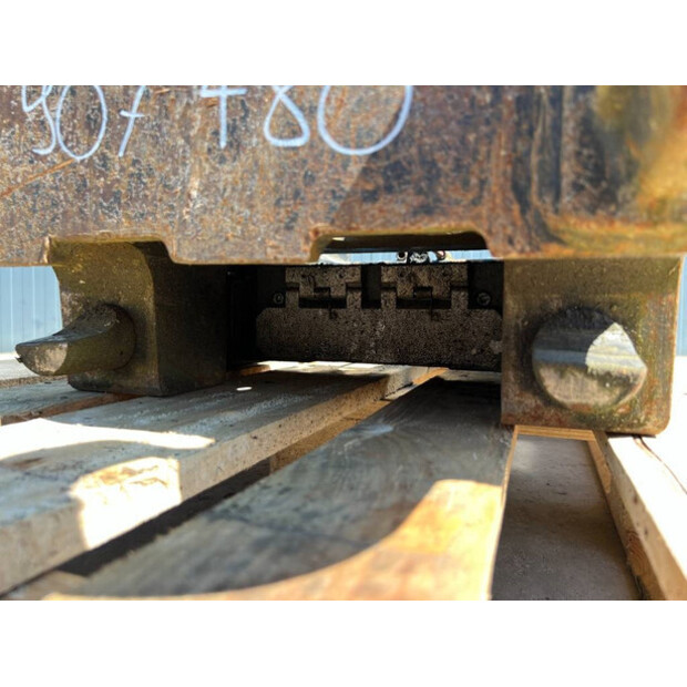 2017 OilQuick OQ65-44576095