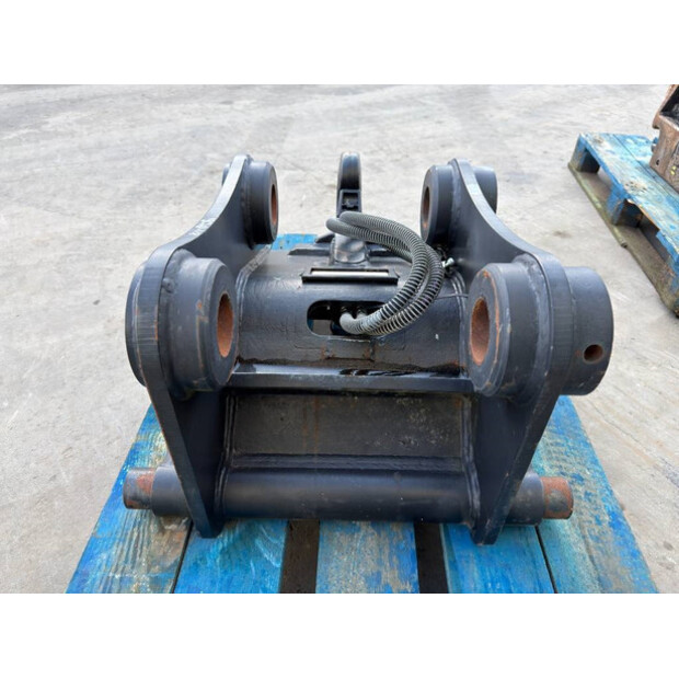 2019 فيراكتيرت CW20-44576353