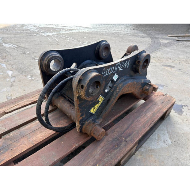 2018 فيراكتيرت CW20S-30S-40S-44576368