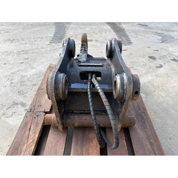 2018 فيراكتيرت CW20S-30S-40S-44576369