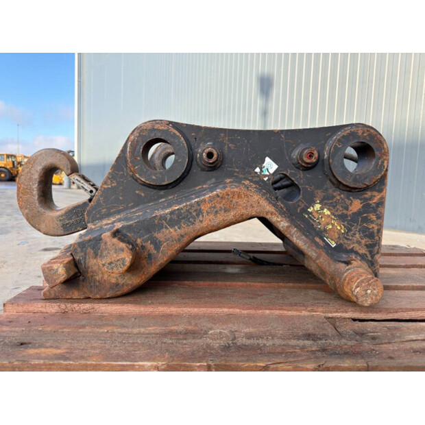 2018 فيراكتيرت CW20S-30S-40S-44576371