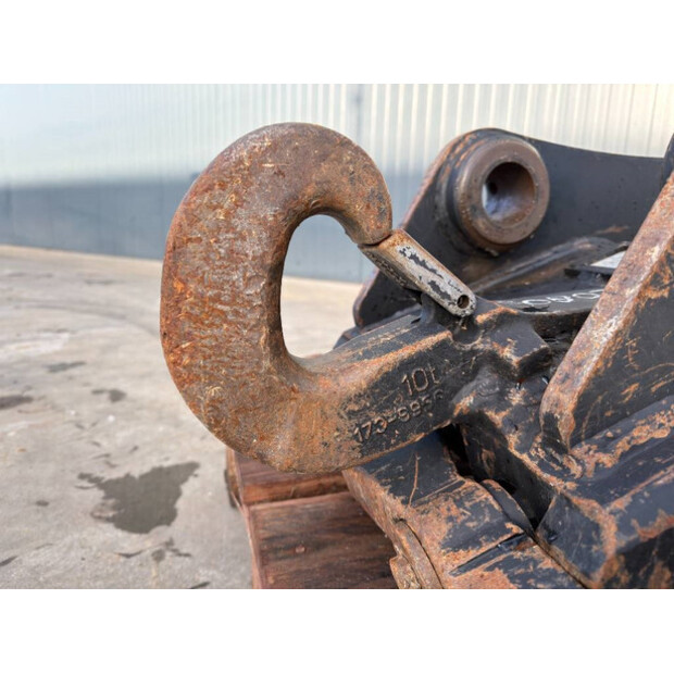 2018 فيراكتيرت CW20S-30S-40S-44576372