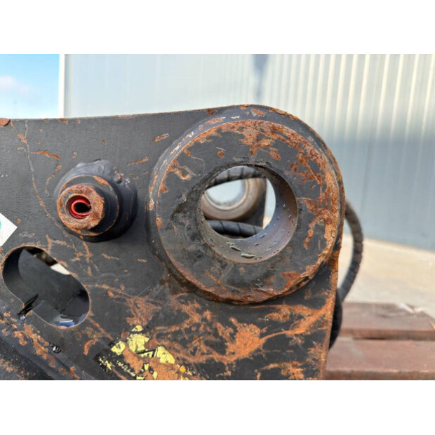 2018 فيراكتيرت CW20S-30S-40S-44576377