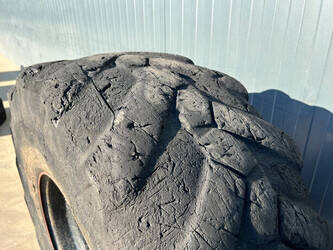 michelin-445-70r19-5-1398702-44576624
