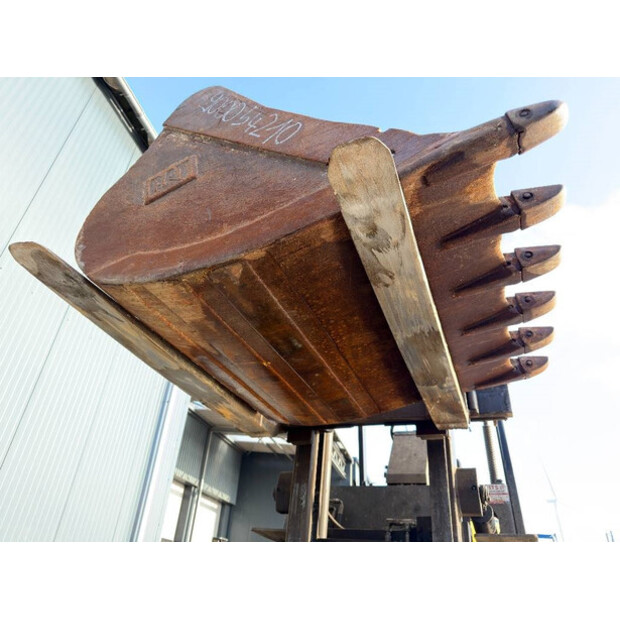 2018 فيراكتيرت CW40S-44619505