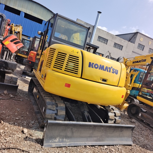 2024 كوماتسو PC70-44621133
