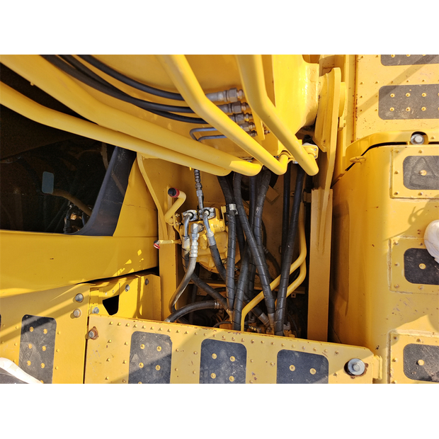 2023 كوماتسو PC200-8-44621372