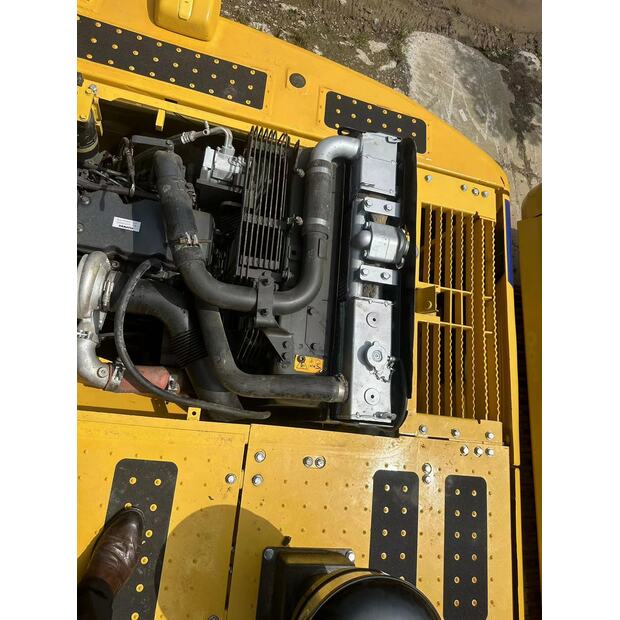 2024 Komatsu PC220-8-44621396