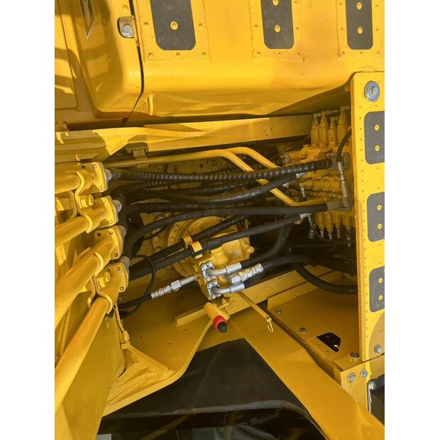 2024 Komatsu PC220-8-44621397