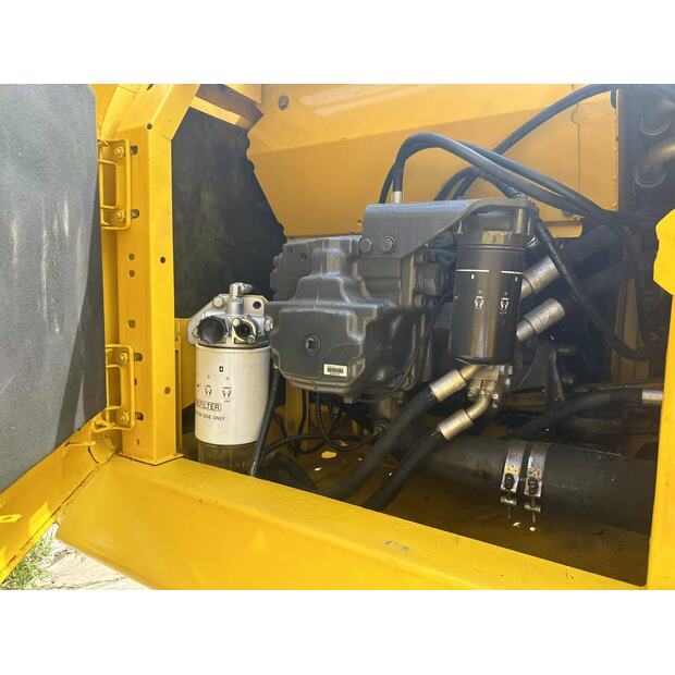 2024 Komatsu PC220-8-44621399