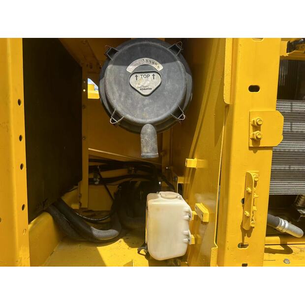 2024 Komatsu PC220-8-44621400