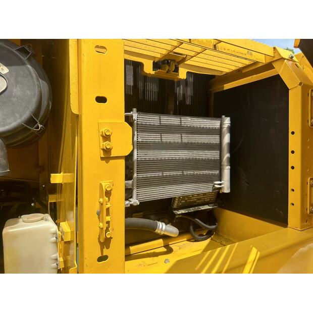 2024 Komatsu PC220-8-44621401