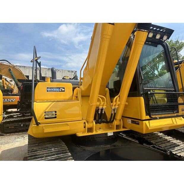 2024 Komatsu PC220-8-44621403