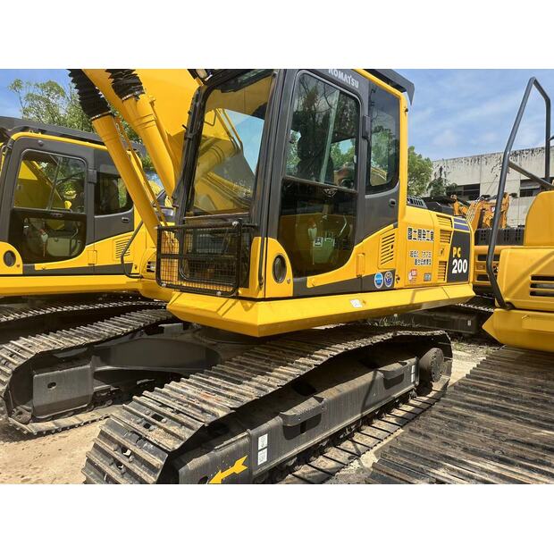 2024 Komatsu PC220-8-44621406